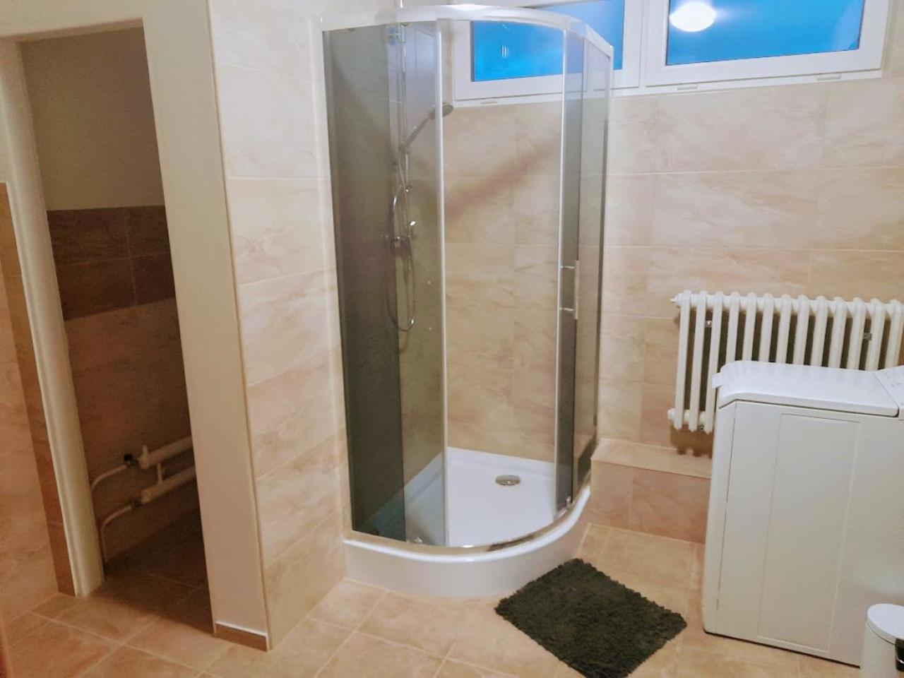 Aparthotel Lev I Sova à Mělník Extérieur photo